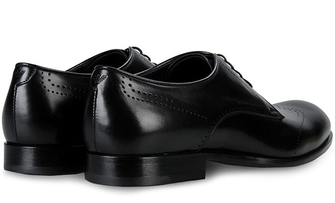A photo of black dress shoes. 